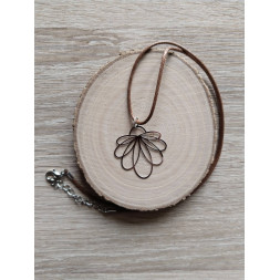 Collier marron Lotus