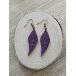 Boucle violette en daim