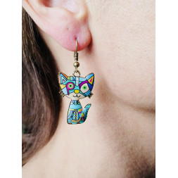 Chat en boucle d’oreilles