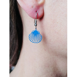 Coquillage en boucle d’oreille