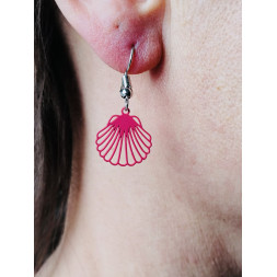 Coquillage en boucle d’oreille