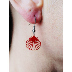 Coquillage en boucle d’oreille