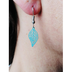 Petite feuille en boucle d’oreille
