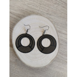 Boucle d’oreille en dentelle noire