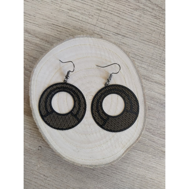 Boucle d’oreille en dentelle noire