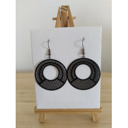 Boucle d’oreille dentelée