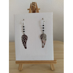 Boucle d’oreille argentée en aile d’ange