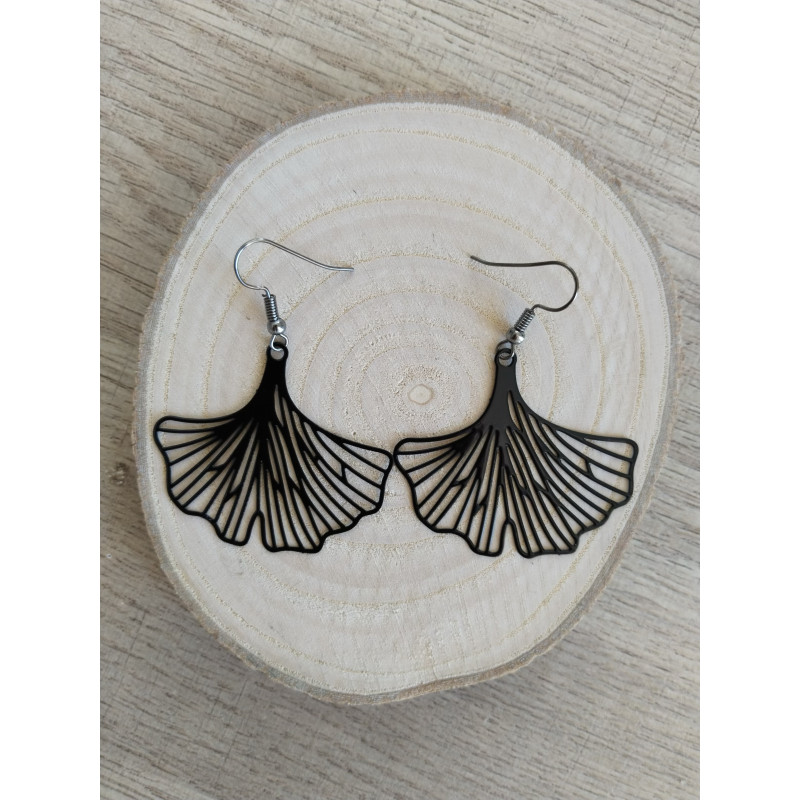 Boucle d’oreille ginkgo noire