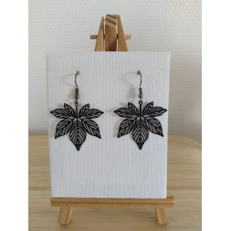 Boucle d’oreille feuille noire