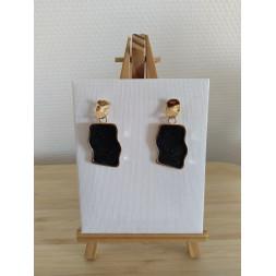 Boucle d’oreille chic et intemporelle