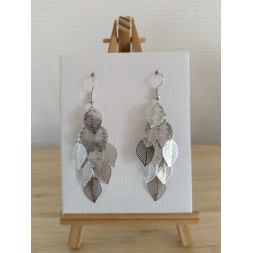Boucle d’oreille en cascade de feuilles