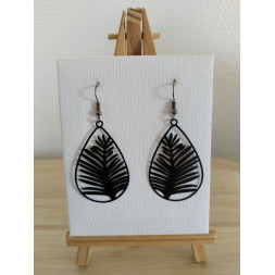 Boucle d’oreille goutte noire florale