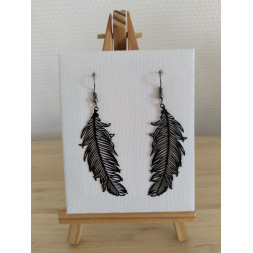 Boucle d’oreille plume noire
