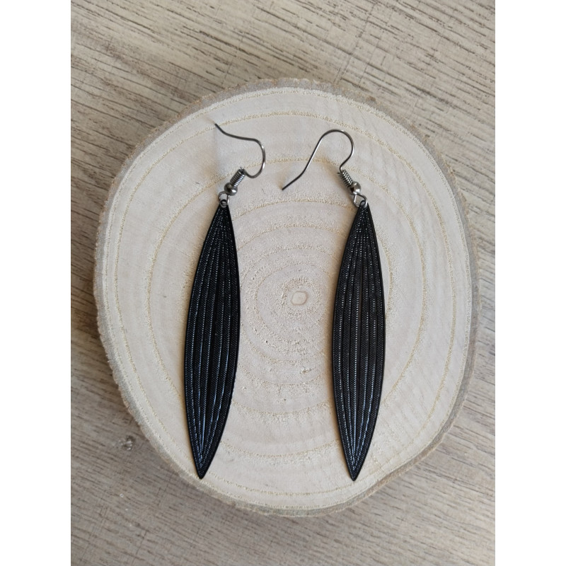 Boucle d’oreille feuille fine