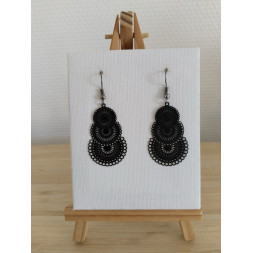 Boucle en rosace noire