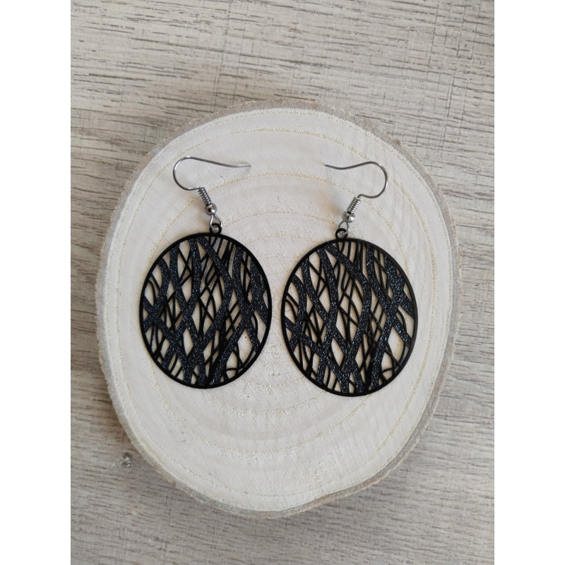 Boucle d’oreille ovale et noire
