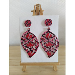 Boucle d’oreille fuchsia en bois