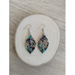Boucle d’oreille feuille en résine