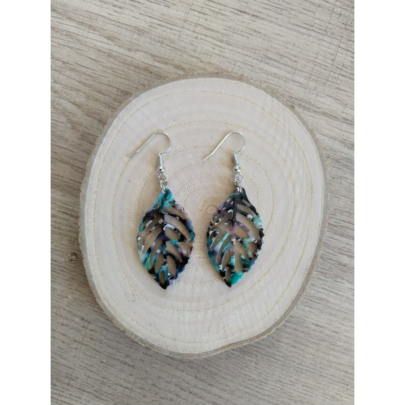 Boucle d’oreille feuille en résine