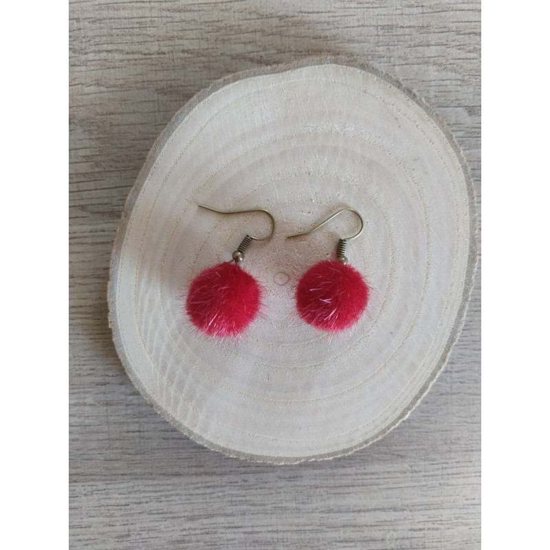 Boucle d’oreille pompon rouge