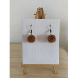 Boucle d’oreille petit pompon camel