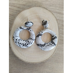 Boucle d’oreille python grisé