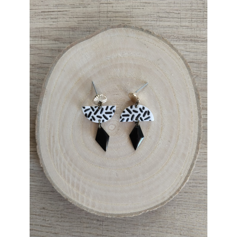 Boucle d’oreille graphique noir et blanc