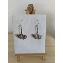 Boucle d’oreille feuille de Ginkgo argentée