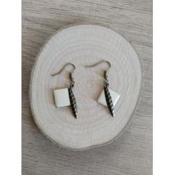 Boucle d’oreille bronze et blanche