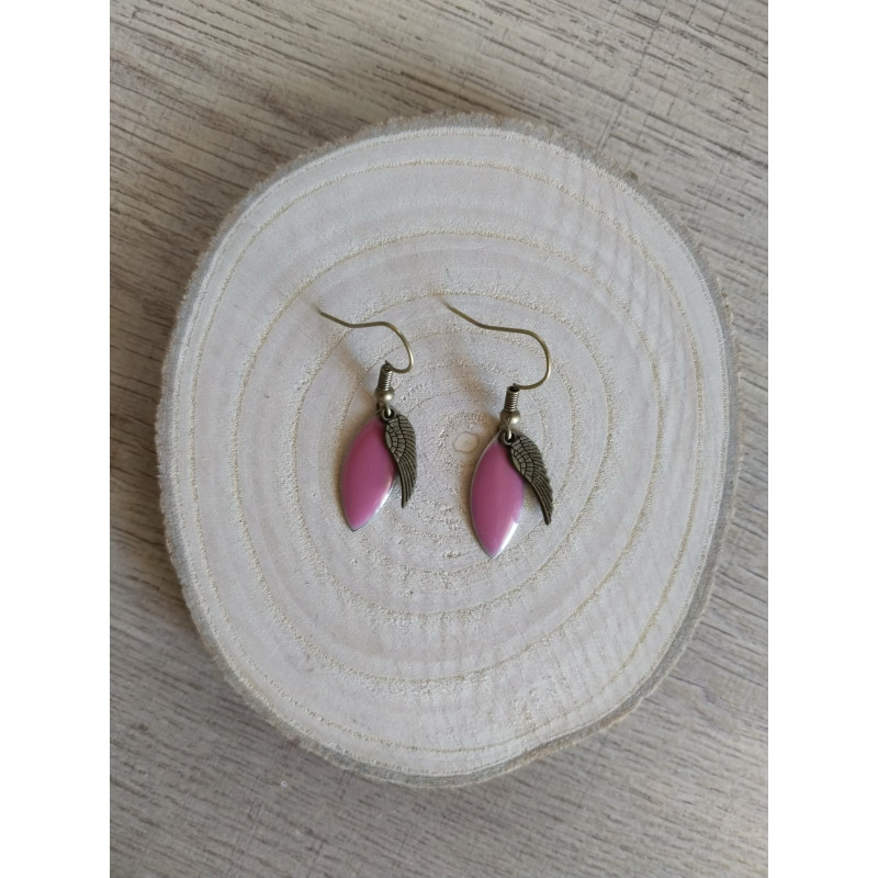 Boucle d’oreille petite goutte rose