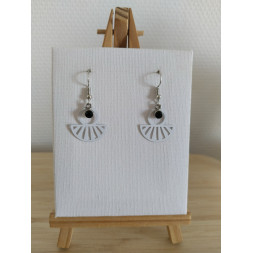 Boucle d’oreille ronde blanche