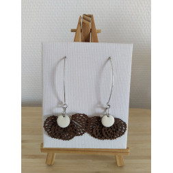 Boucle d’oreille feuille daim marron