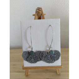 Boucle d’oreille daim gris