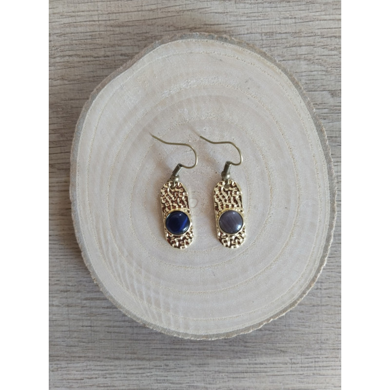 Boucle d’oreille martelée dorée