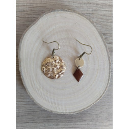 Boucle d’oreille asymétrique