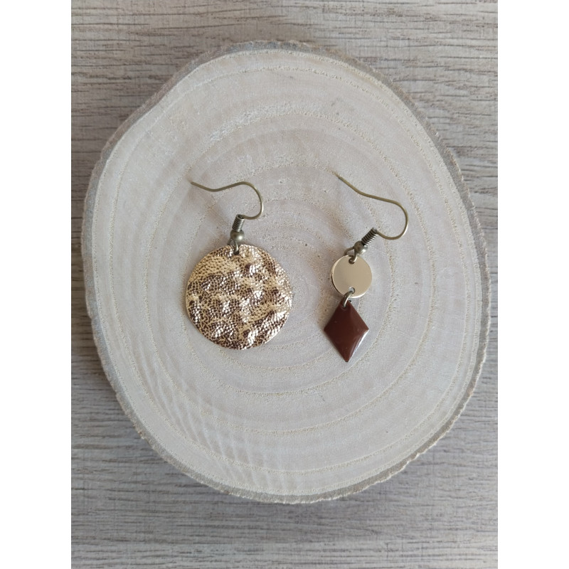 Boucle d’oreille asymétrique