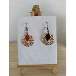Boucle d’oreille martelée ronde et colorée
