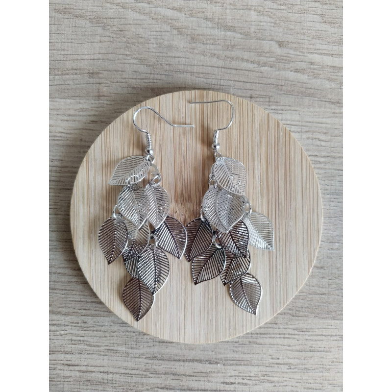 Boucle d’oreille feuilles argentées