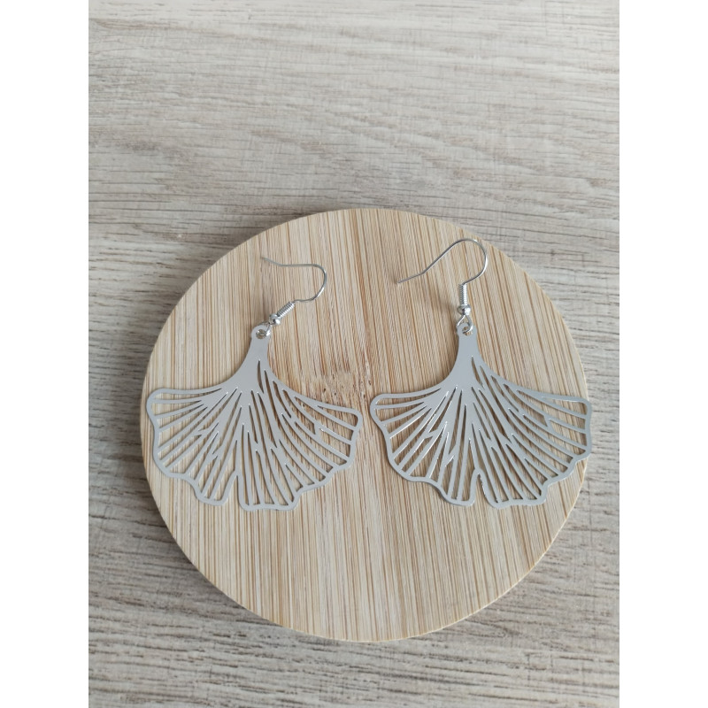 Boucle d’oreille feuille de ginkgo argentée