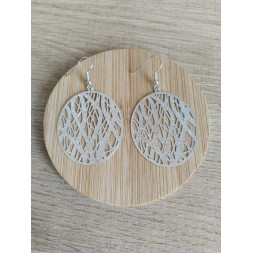Boucle d’oreille argentée et pailletée
