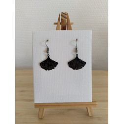 Boucle d’oreille ginkgo noire