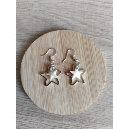 Boucle d’oreille étoilée et argentée