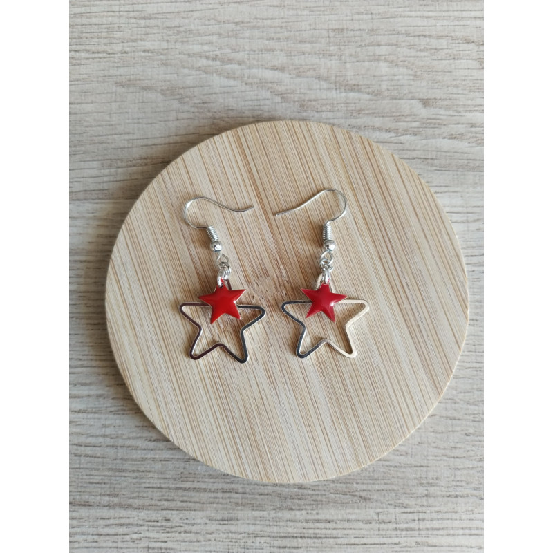 Boucle d’oreille étoilée et argentée