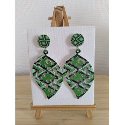 Boucle d’oreille feuille verte en bois