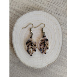 Boucle d’oreille feuille résine