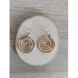 Boucle d’oreille spirale dorée