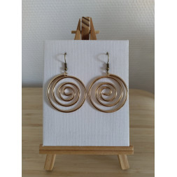 Boucle d’oreille en spirale dorée