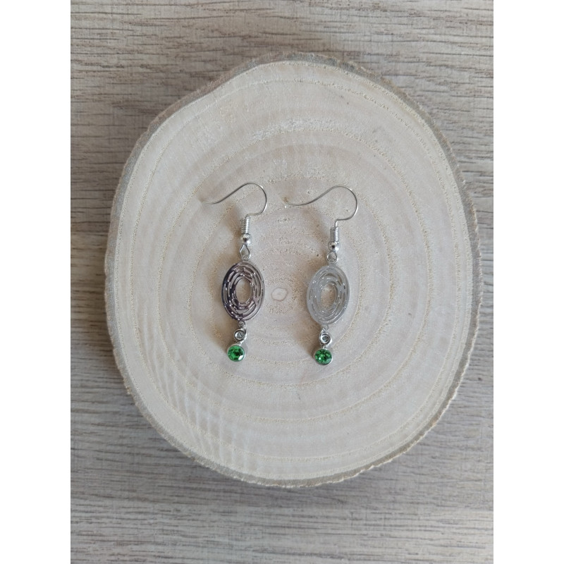 Boucle d’oreille en spirale argentée