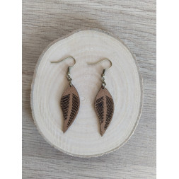 Boucle d’oreille en feuille nervurée