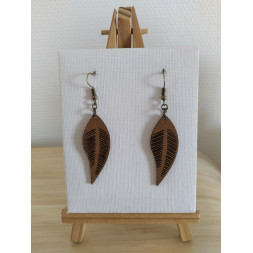 Boucle d’oreille feuille en daim